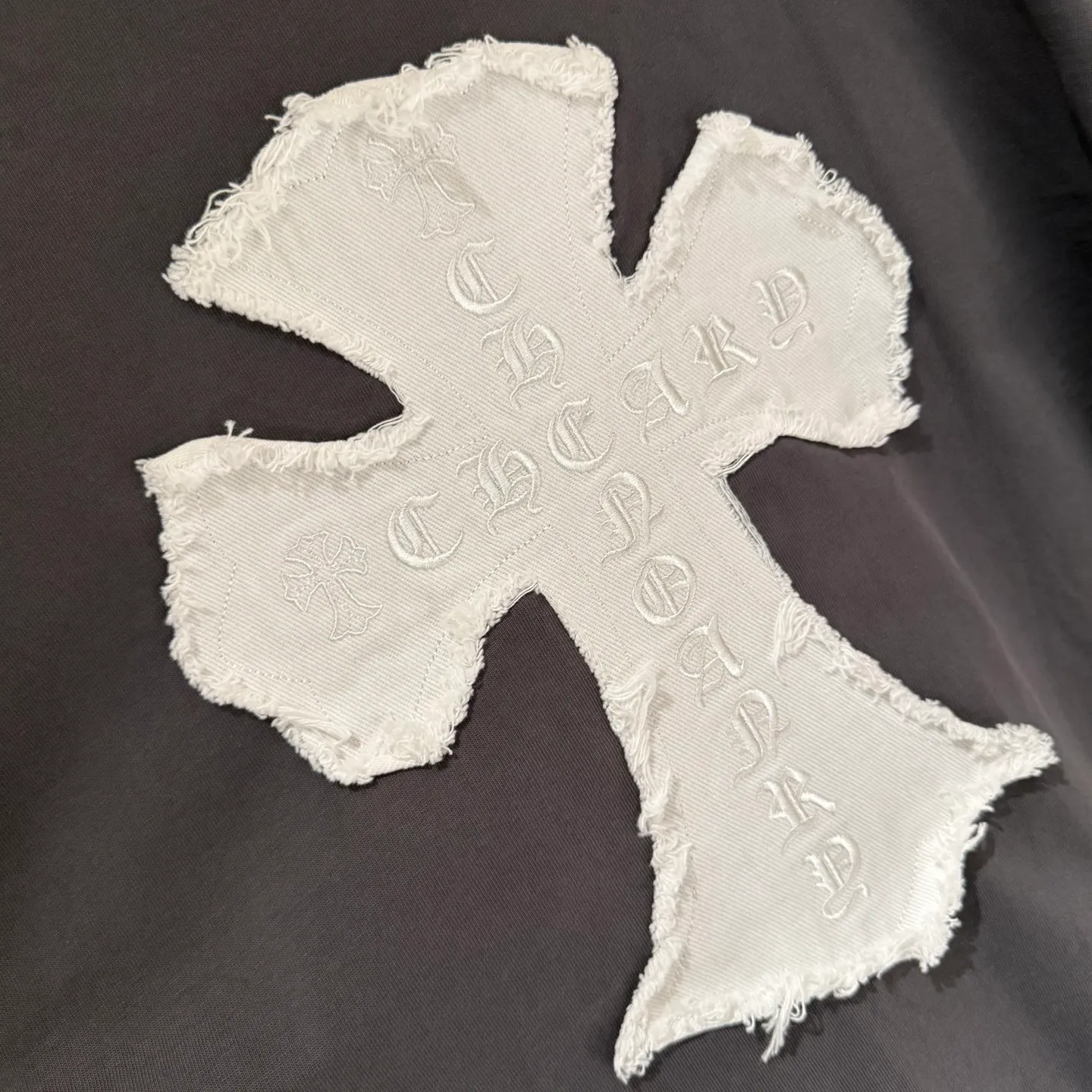 🅿️350 [Strict quality control] CH Croixin's new long-sleeved sweatshirt T-shirt. Heavy 420g double yarn fabric. Wash the whole garment twice. Frayed and torn on all four sides. Heavy fabric. The neckline is made of icy Solona. Loose fit. Deep, wide and stylish. No deformation or shrinkage. Color: 3 colors, black, white and gray. Size: M-2xl